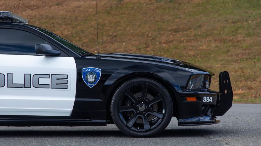 Детали экстерьера Saleen S281 Transformers Barricade Police Press Car 2007 года  (фото 16 из 19)